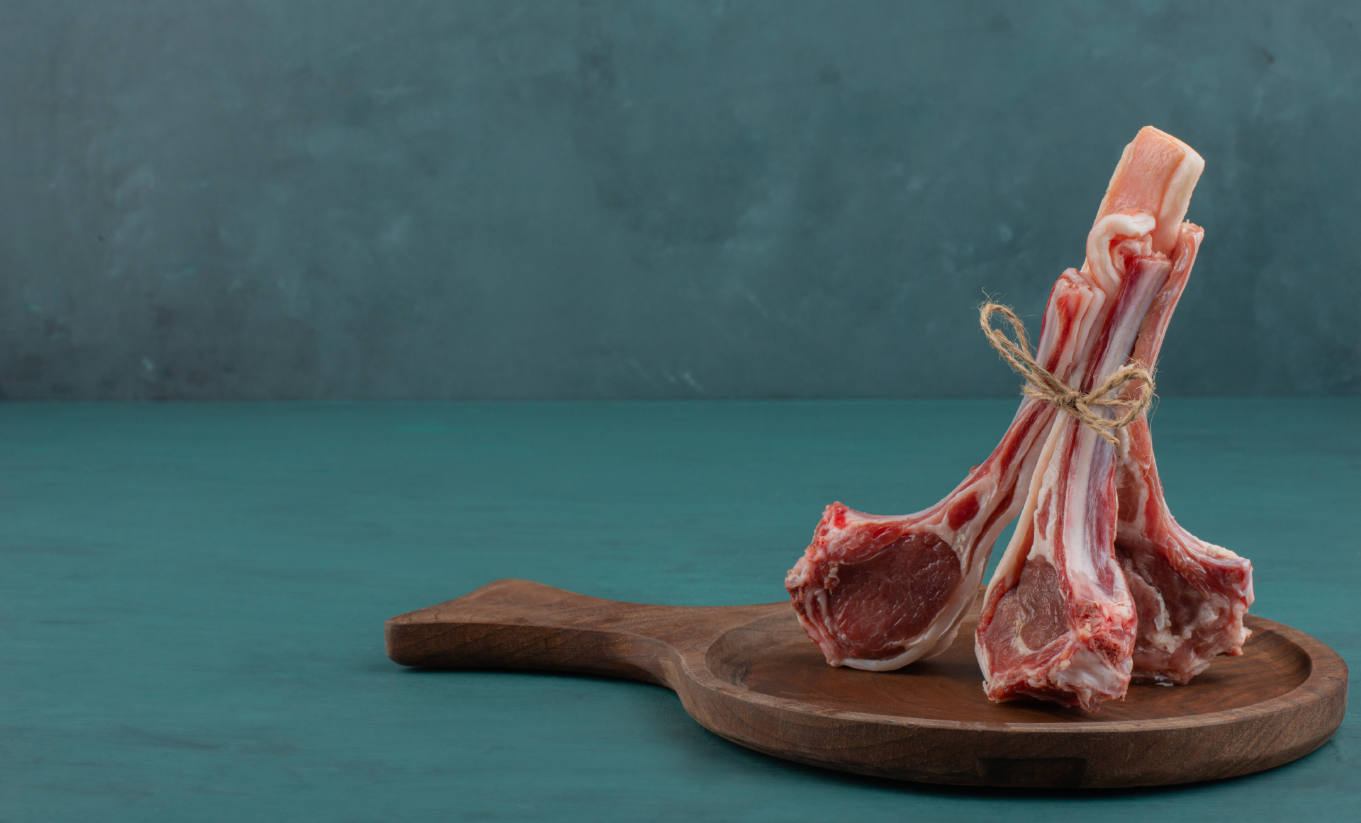 RAW MEATY BONES FOR DOGS AND CATS