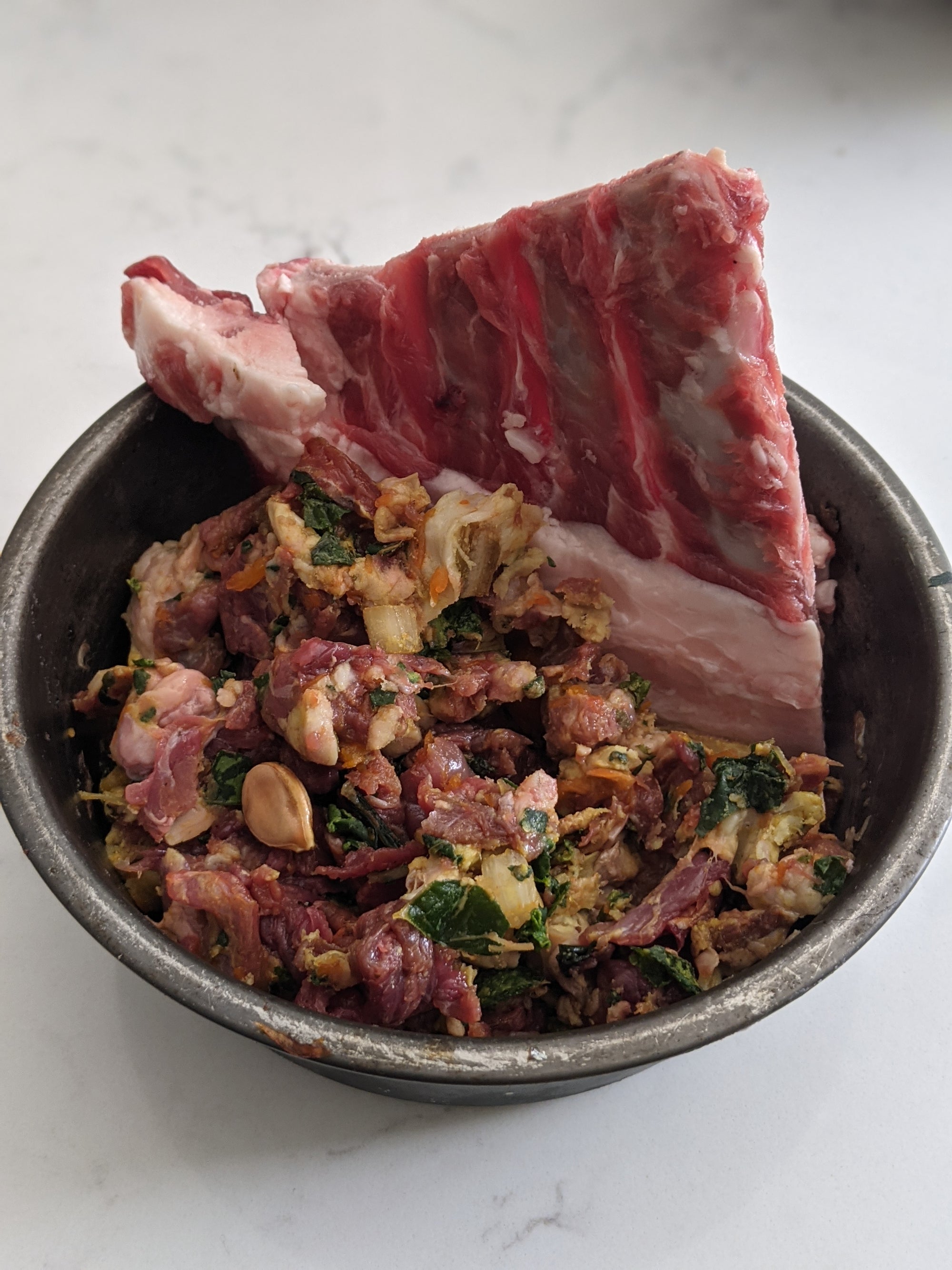 RogueRaw raw feeding meal with raw meaty bones for dogs